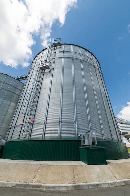 Grandes silos de acero de almacenamiento de grano