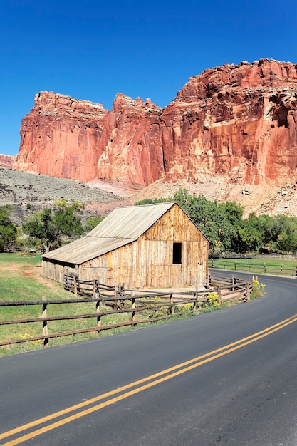 Granero de Gifford en el Fruita Oasis en el Parque Nacional Capitol Reef, Utah