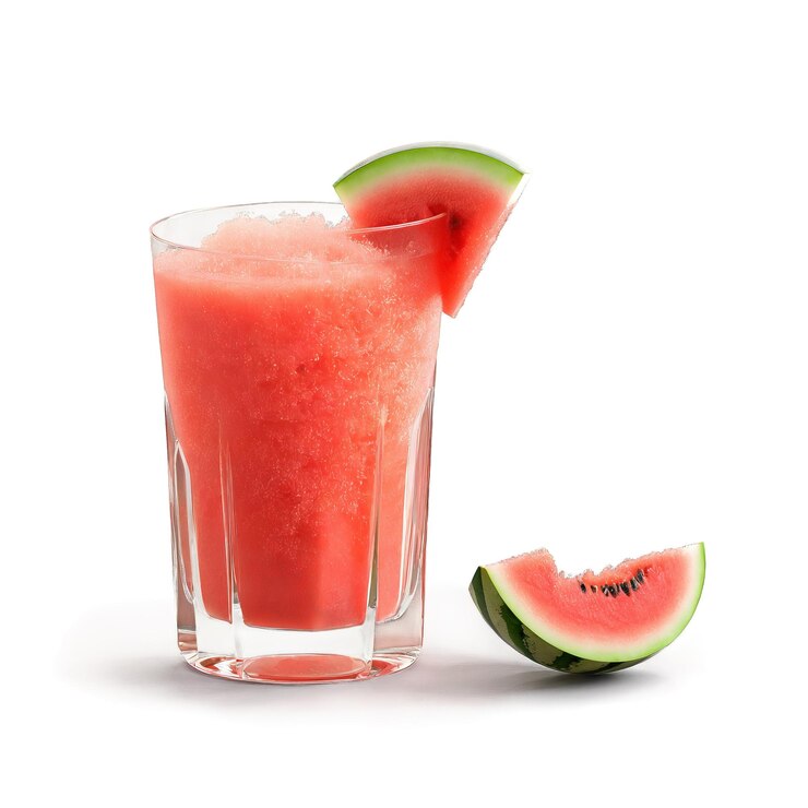 Foto granita de melancia e manjericão com suco de melancia, folhas de manjericã e um pouco de sal marinho