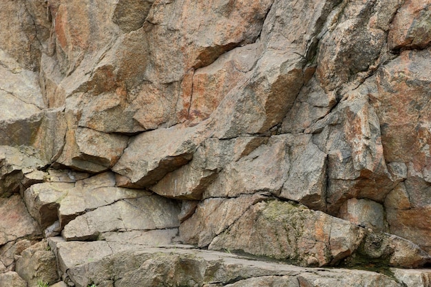 Granitfelsen mit Verwerfungen Zerstörung der Granitwand