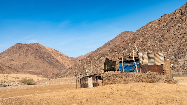 La granja de Himba en el valle de Hartmans, Namibia