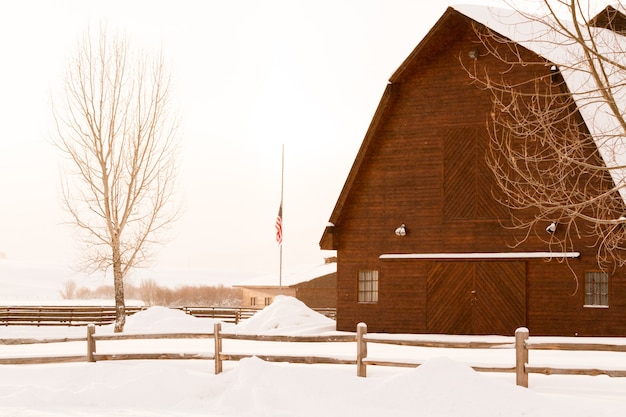 Foto granja de invierno en steamboat springs, colorado.