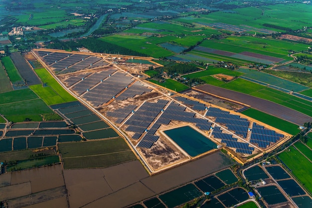 Foto granja solar, paneles solares