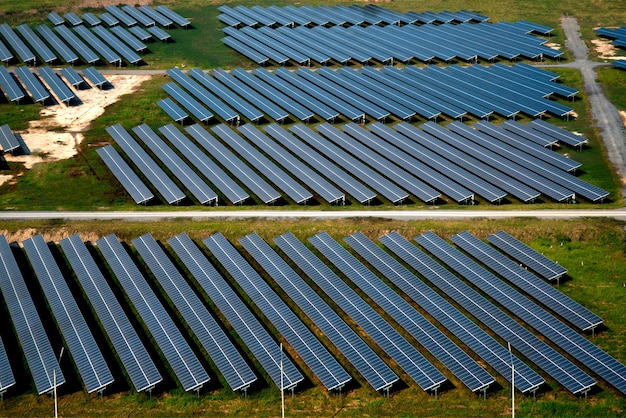 Foto granja solar, paneles solares