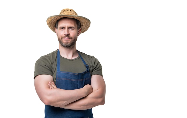 Foto granjero caucásico con sombrero y delantal aislado en el espacio de copia de fondo blanco