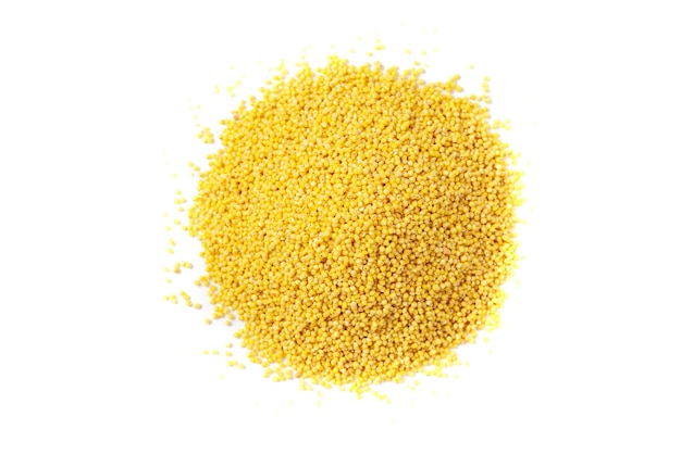 Grano de amaranto inflado aislado en alimentos de grano antiguo blanco