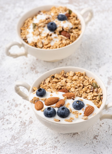 Granola, aveia com frutas e amêndoas