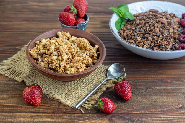 Granola caseira com chocolate e nozes