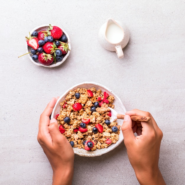 Granola cereal em uma tigela