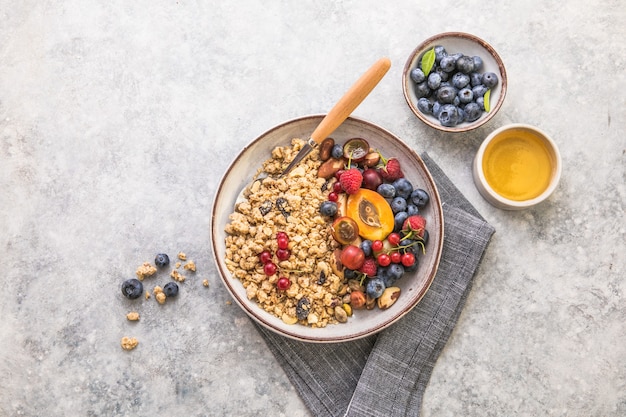 Granola de aveia com frutas mirtilos com aveia crocante