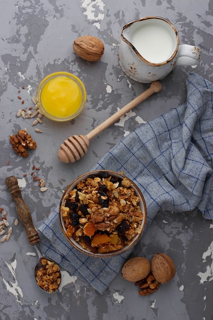 Granola con frutos secos y frutos secos.