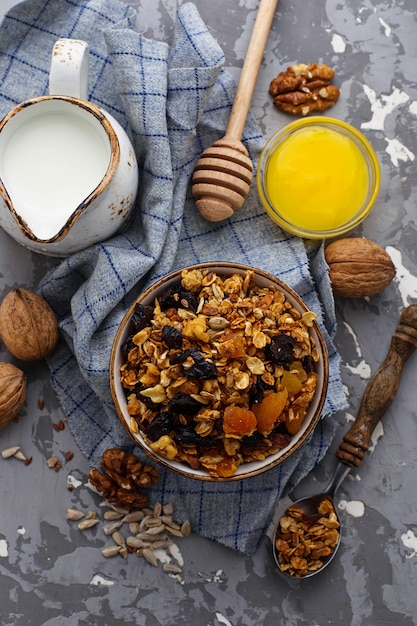 Granola con frutos secos y frutos secos.