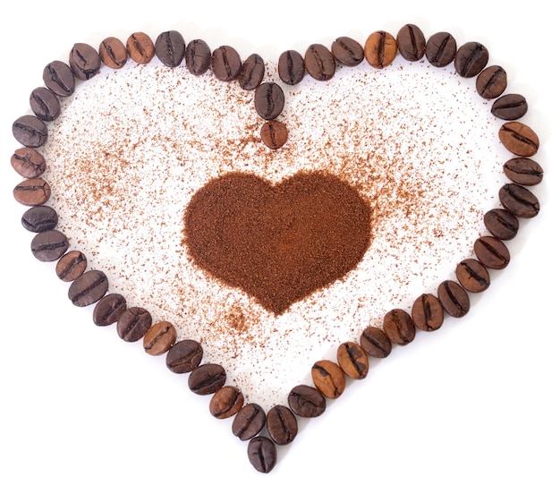 Granos de café en forma de corazón