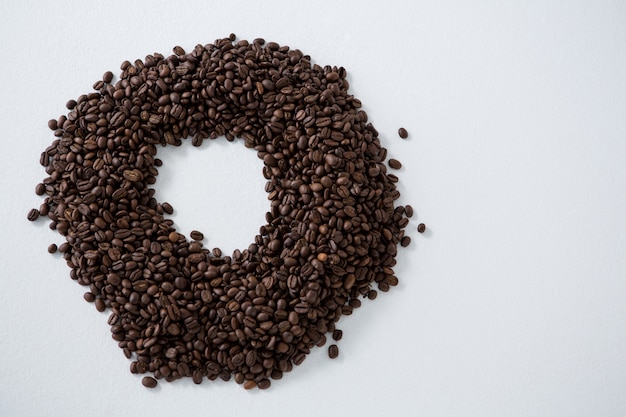 Granos de café formando forma de círculo