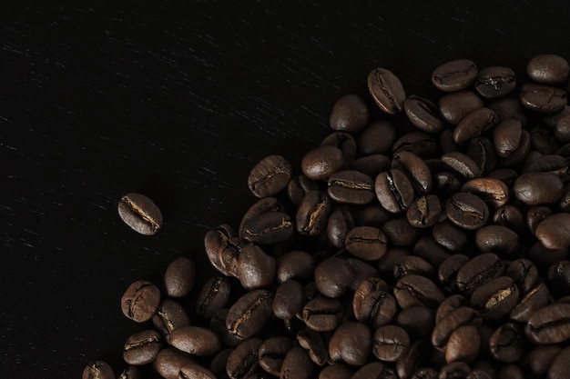 Granos de café - foto de primer plano de frijoles recién tostados - fondo de café