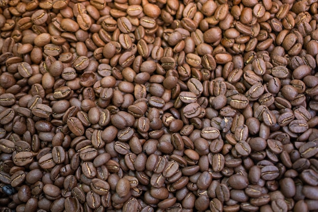 Granos de café listos para el fondo de la amoladora