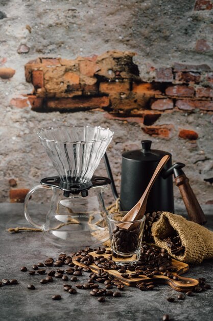 granos de café sobre fondo de madera