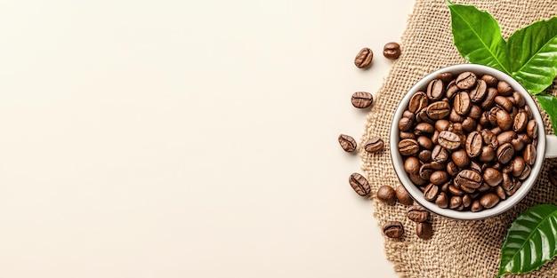 Los granos de café en una taza