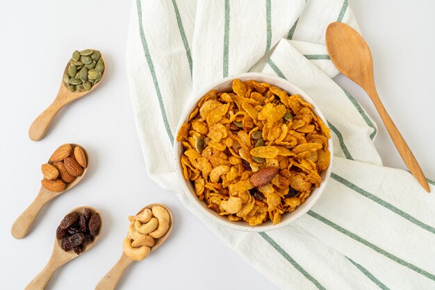 Granos de cereales (anacardos, almendras, semillas de calabaza y semillas de girasol), alimentos multigrano saludables