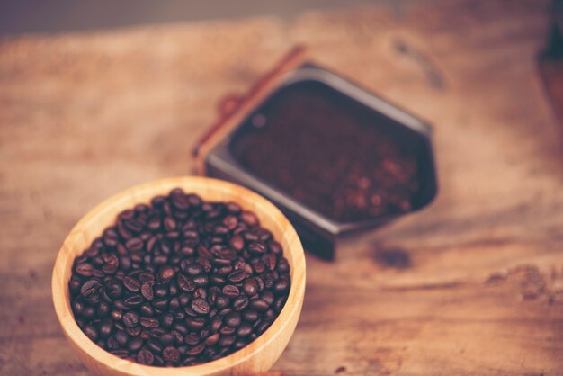 Grão de café para processo de café por gotejamento, imagem de filtro vintage