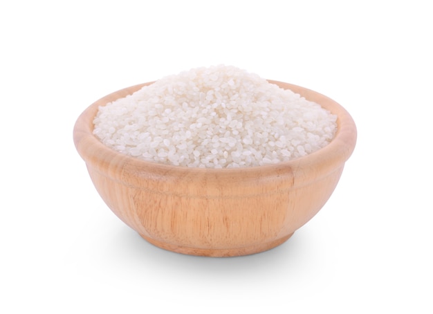 grãos de arroz isolados no fundo branco