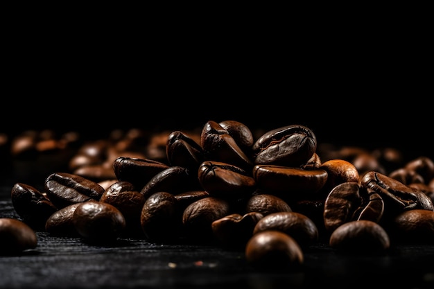 Grãos de café em um fundo escuro