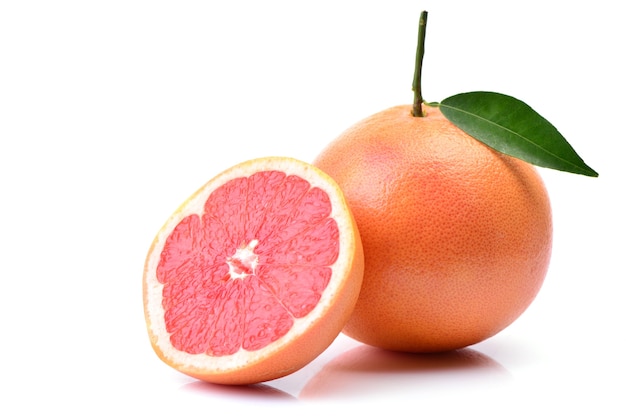 Grapefruit auf weißem Hintergrund