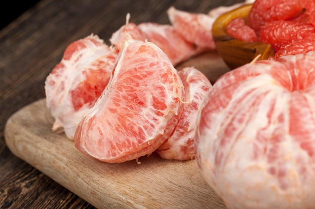 Grapefruit cítrica suculenta pronta para comer