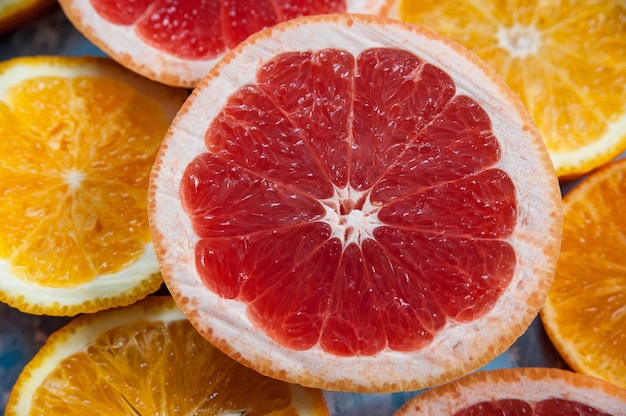 Grapefruit im Schnitt. Textureinheiten der Grapefruit