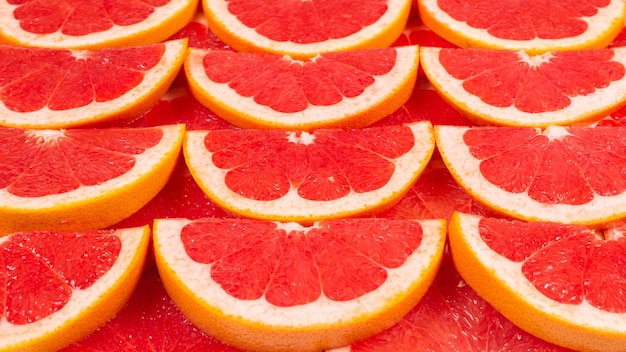 Grapefruit rot saftige Scheiben Hintergrund. Draufsicht.
