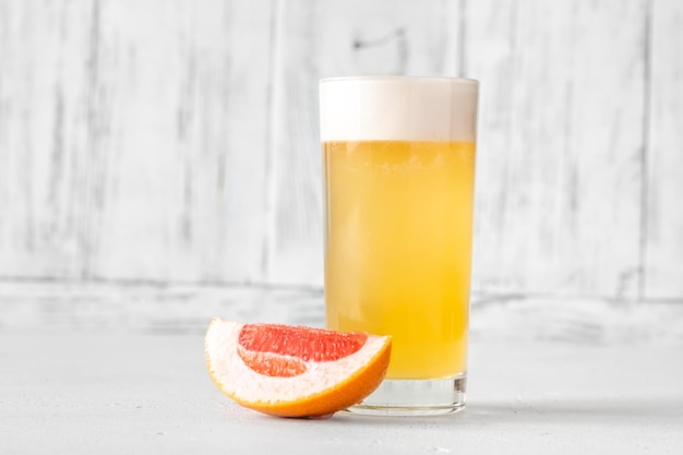 Grapefruit-Whiskey-Fizz-Cocktail