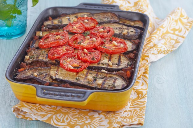 Gratinado al horno con carne molida y berenjenas