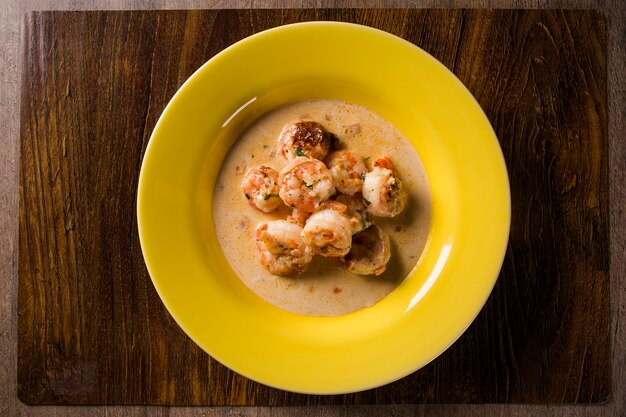 Gratinado de camarones en queso crema