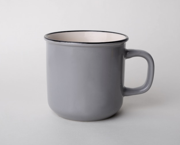 Graue Emaille-Tasse