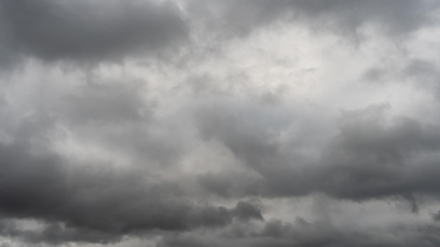 Graue Regenwolken Wetter vor dem Regen Warten auf Sturm und Donner