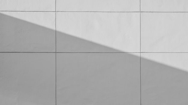 Graue Zementwand mit Schatten