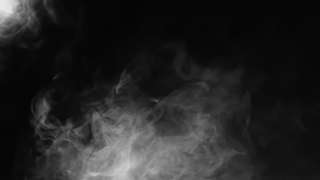 grauer abstrakter Nebel realistischer Rauchüberlagerung schwarzer Himmel, der auf Schwarz textiert ist