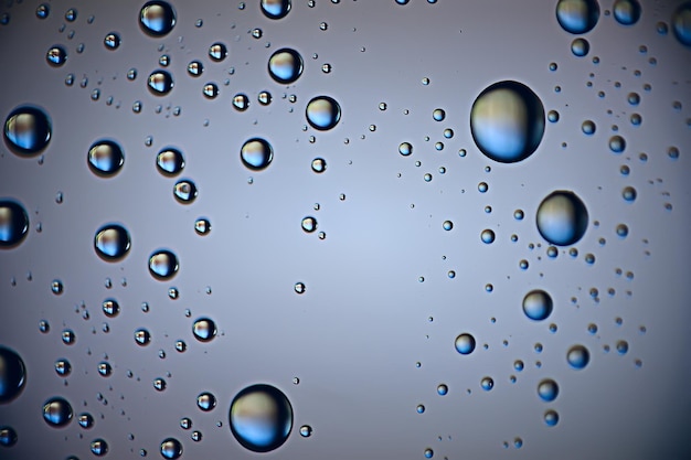 grauer nasser hintergrund / regentropfen zum überlagern auf dem fenster, wetter, hintergrundwassertropfen regen auf dem glas transparent