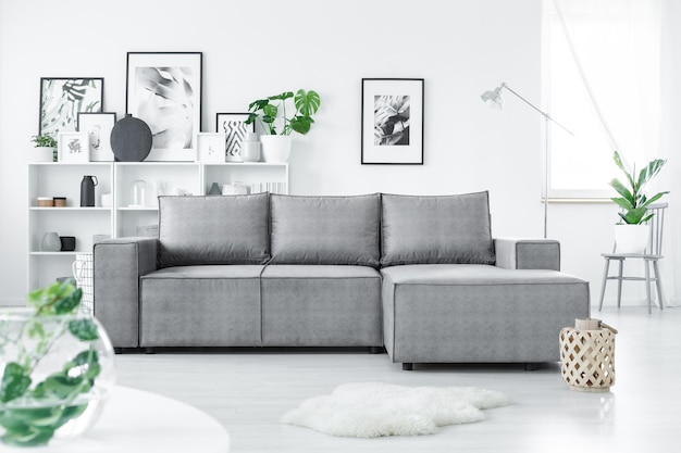 Graues Ecksofa