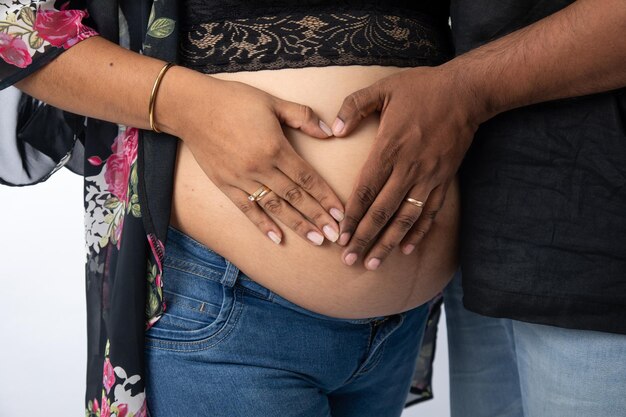 Grávida, barriga, criança, maternidade, ginecologia, positividade corporal, fertilidade humana, espera de um bebê.