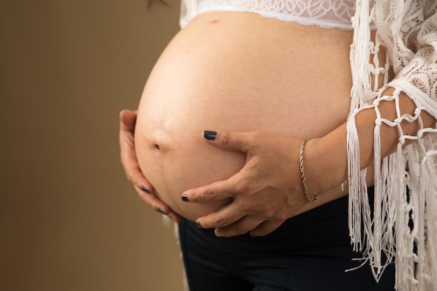 Grávida, barriga, criança, maternidade, ginecologia, positividade corporal, fertilidade humana, espera de um bebê.