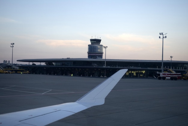 Graz aeroporto Áustria ao pôr do sol
