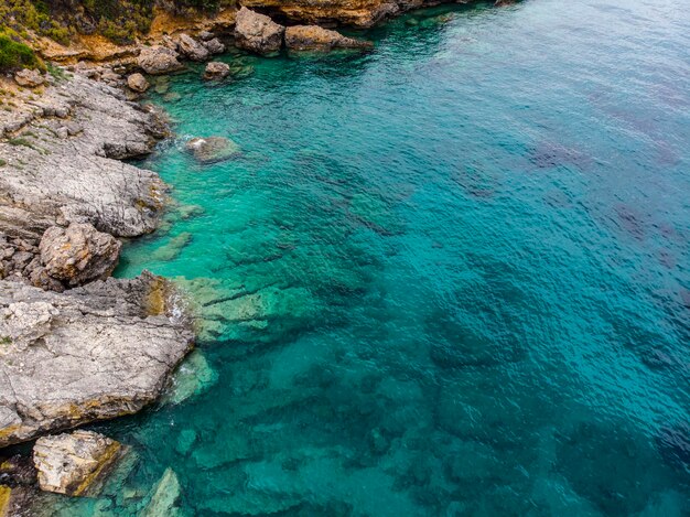 Grecia. Isla de Leucada. Vista superior de la costa del mar Jónico