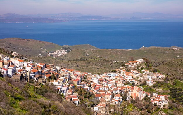 Foto grécia kea island vista panorâmica da capital ioulis