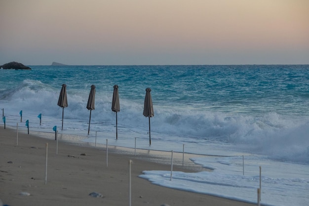 Grecia lefkada isla mar playa paisaje fuertes olas