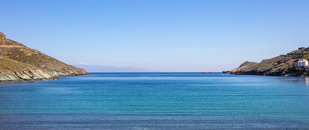 Grécia Mar Egeu Céu azul e fundo de textura de água do mar calmo