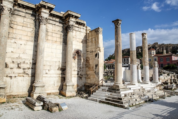 Griechische Säulen unter Akropolis, Athen.