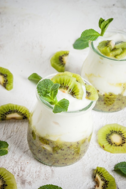 Griechischer Joghurt mit Kiwi