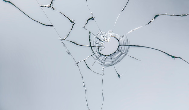 Foto grieta de vidrio después de la destrucción de la ventana