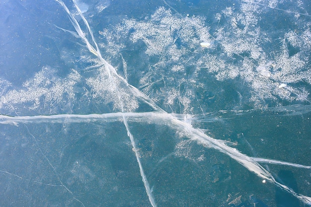 grietas de textura de hielo baikal, fondo abstracto hielo de invierno azul transparente